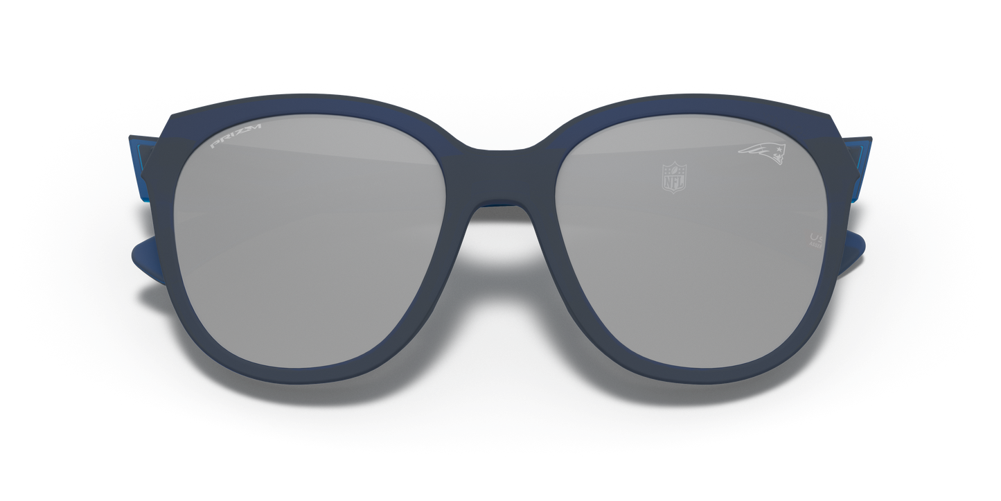 Oakley OO9433 New England Patriots Low Key Women's Round Prizm Sunglasses